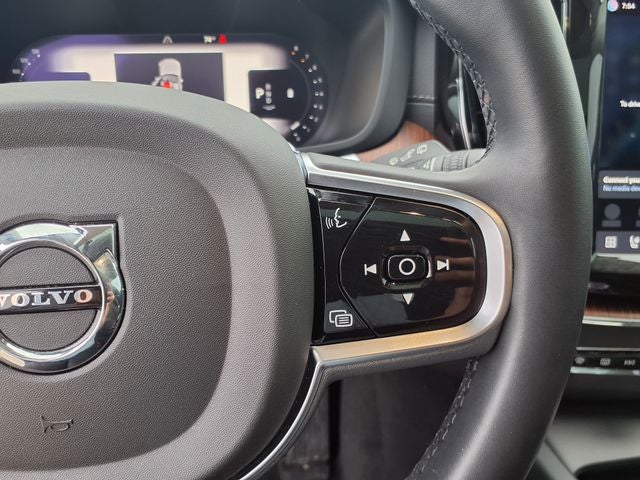 2023 Volvo XC60 B5 Ultimate Bright Theme