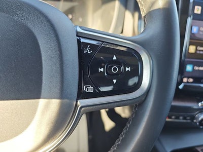 2023 Volvo XC60 B5 Plus Bright Theme