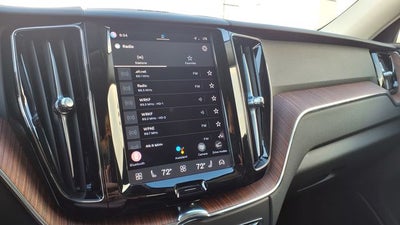 2023 Volvo XC60 B5 Plus Bright Theme