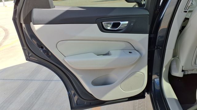 2023 Volvo XC60 B5 Plus Dark Theme