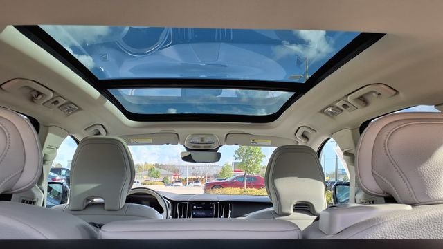 2023 Volvo XC60 B5 Plus Dark Theme