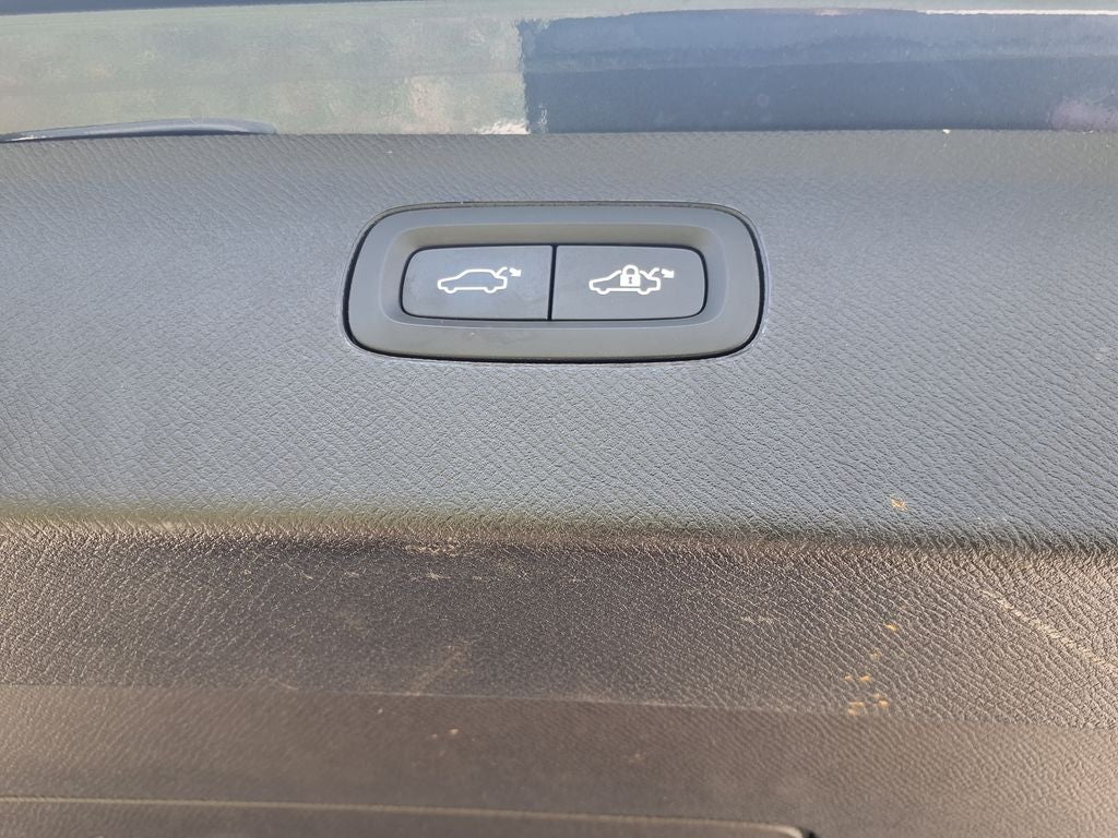 2024 Volvo XC90 B5 Plus