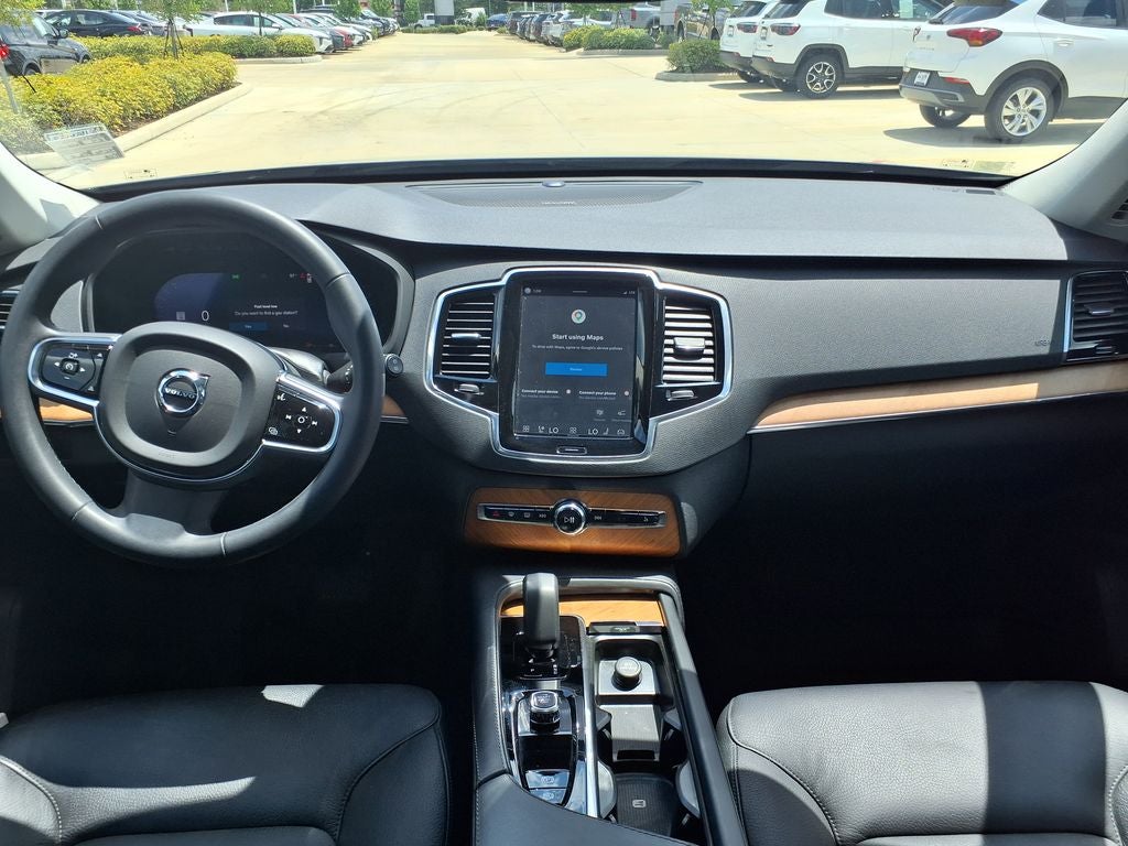 2024 Volvo XC90 B5 Plus