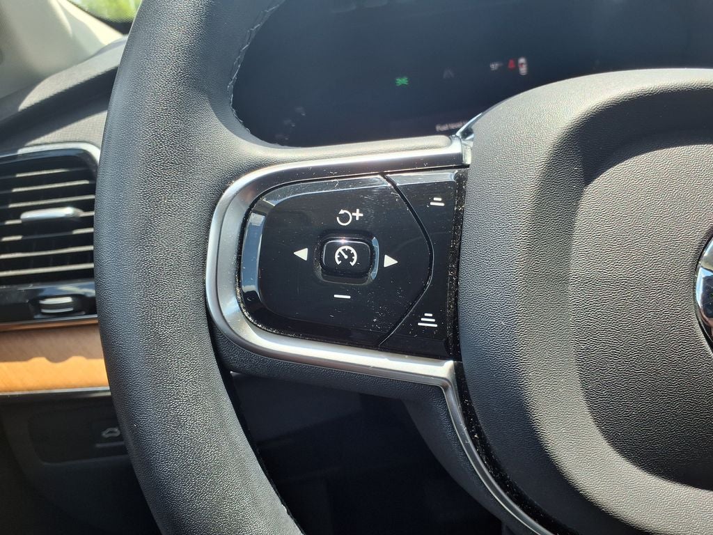 2024 Volvo XC90 B5 Plus