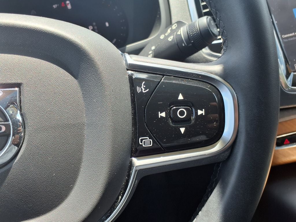 2024 Volvo XC90 B5 Plus