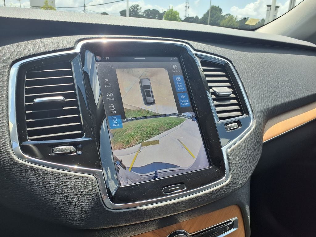 2024 Volvo XC90 B5 Plus