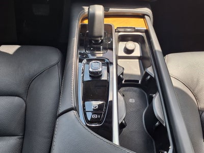 2024 Volvo XC90 B5 Plus