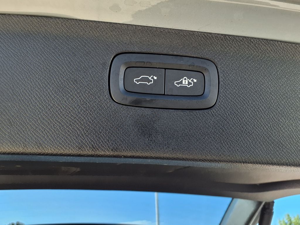 2024 Volvo XC90 B5 Core