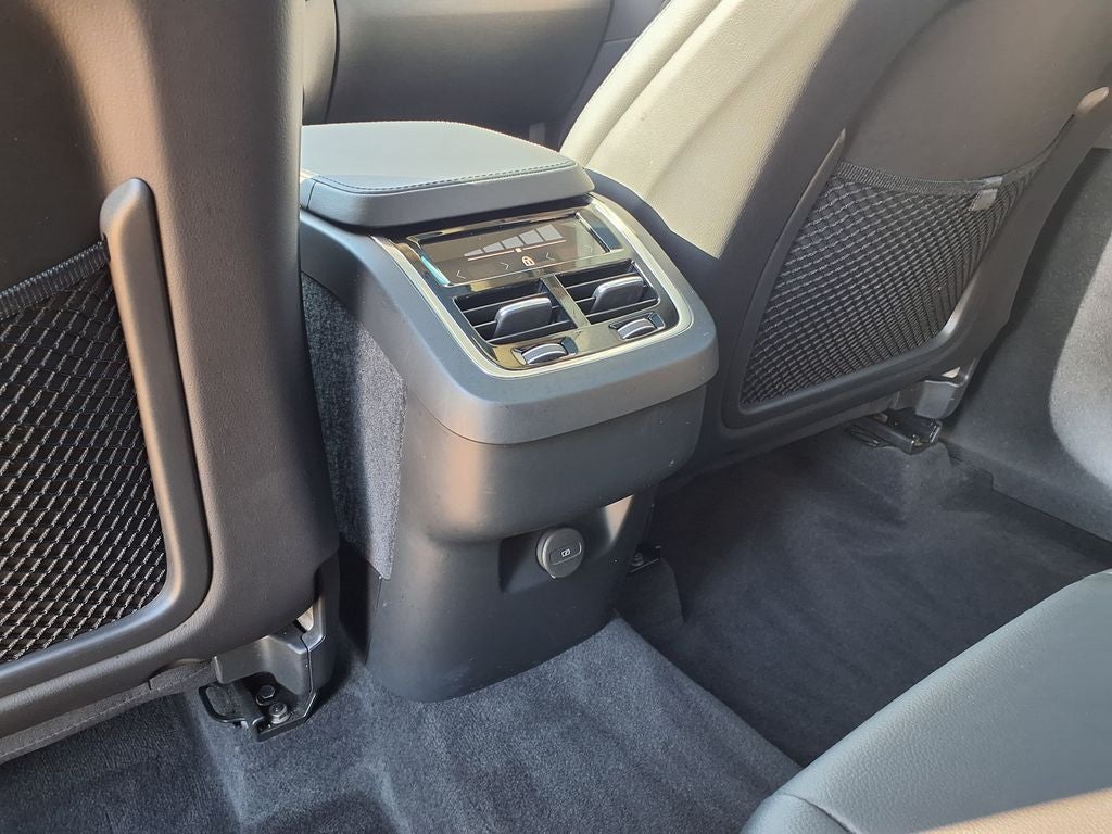 2024 Volvo XC90 B5 Core