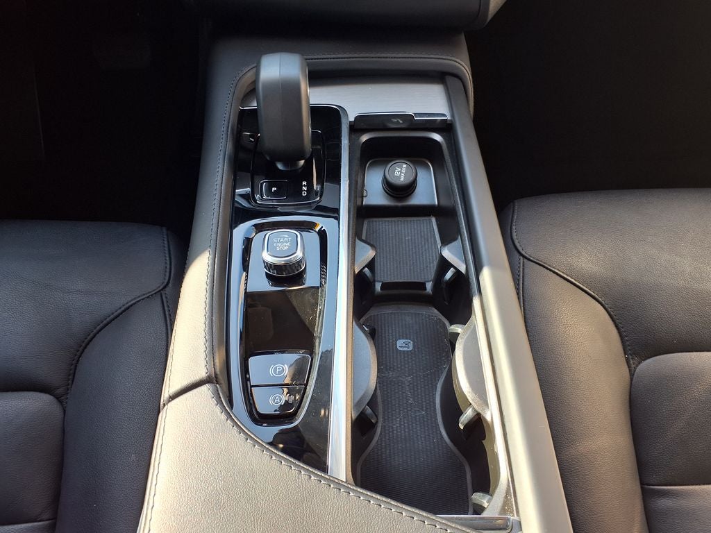 2024 Volvo XC90 B5 Core