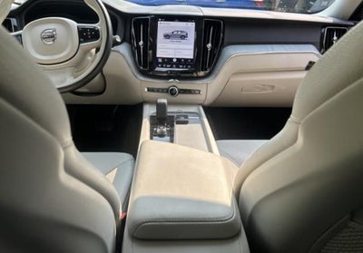 2024 Volvo XC60 B5 Plus Dark Theme