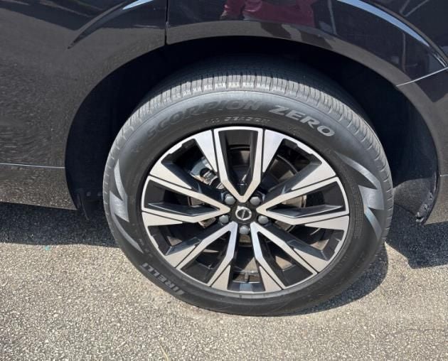 2024 Volvo XC60 B5 Plus Dark Theme