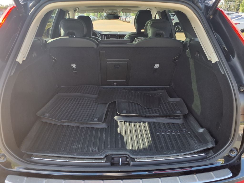 2024 Volvo XC60 B5 Plus Dark Theme