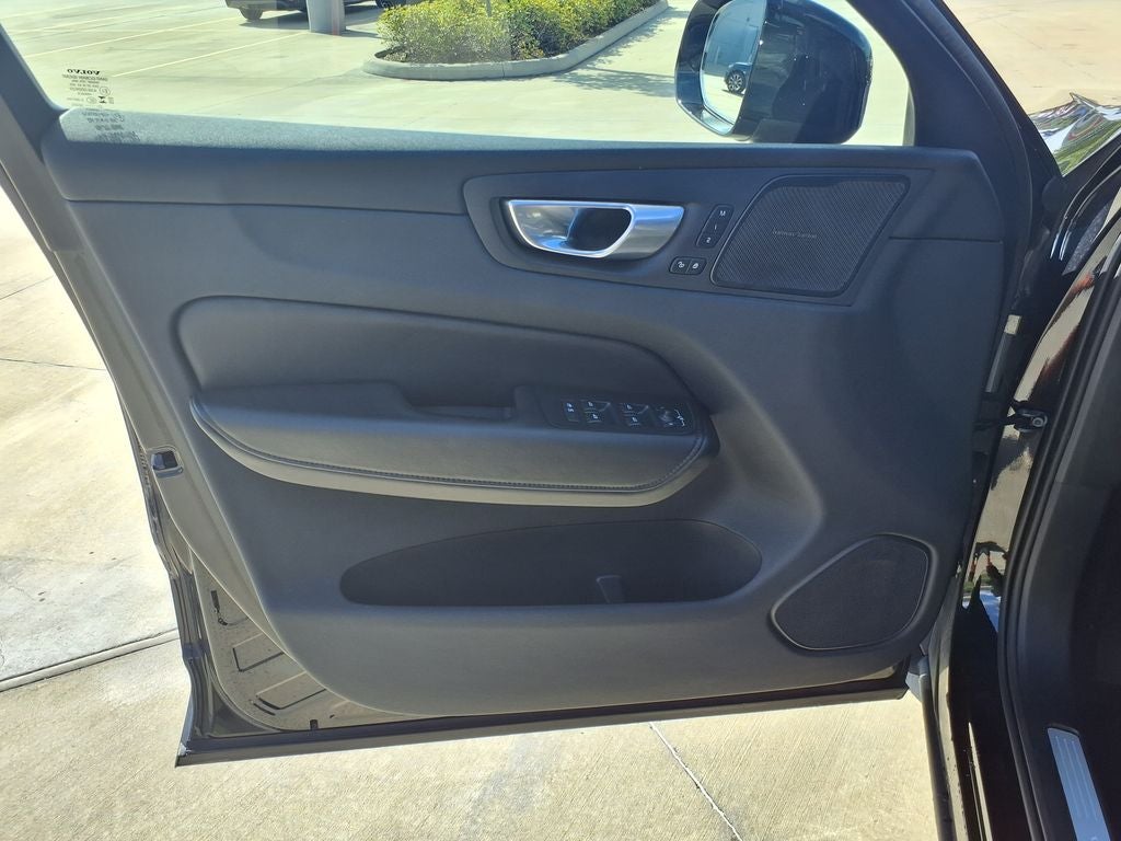 2024 Volvo XC60 B5 Plus Dark Theme