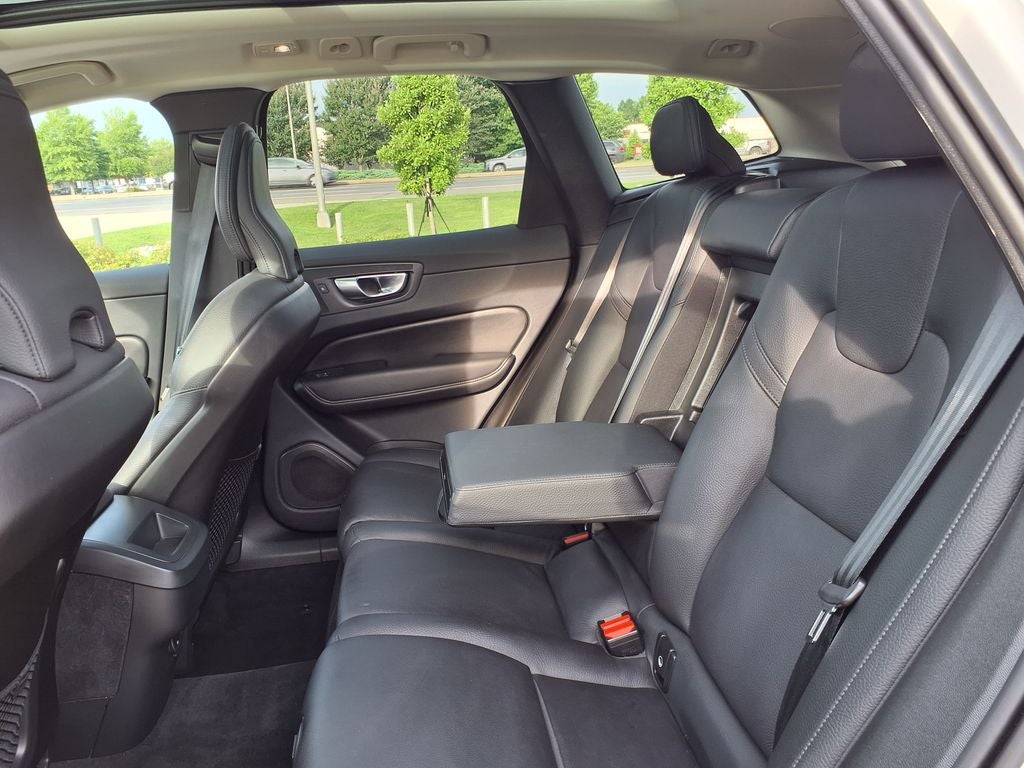 2024 Volvo XC60 B5 Plus Dark Theme