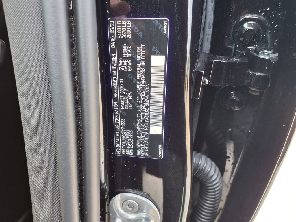 2024 Volvo XC60 B5 Ultimate Dark Theme