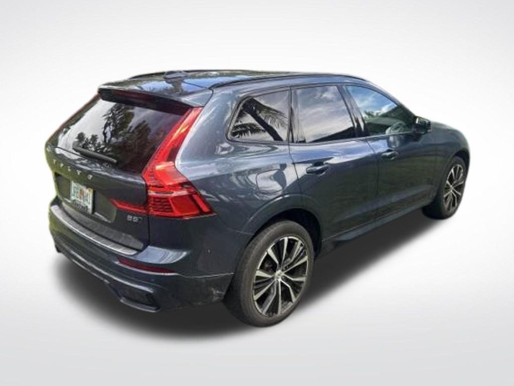 2023 Volvo XC60 B5 Plus Dark Theme