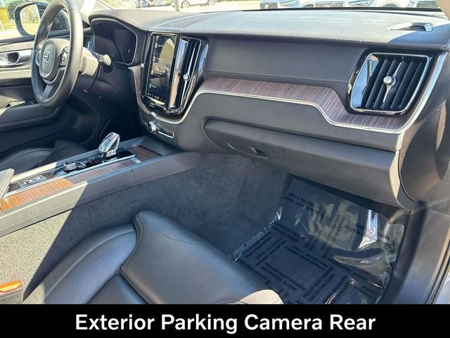 2023 Volvo XC60 B5 Ultimate Dark Theme