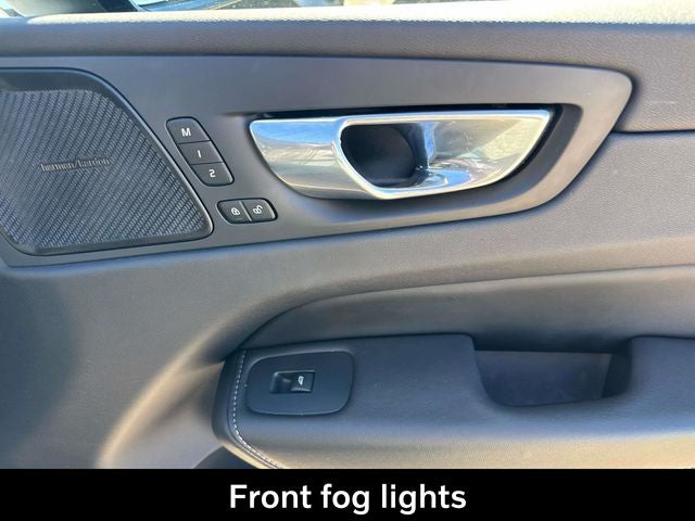 2023 Volvo XC60 B5 Ultimate Dark Theme