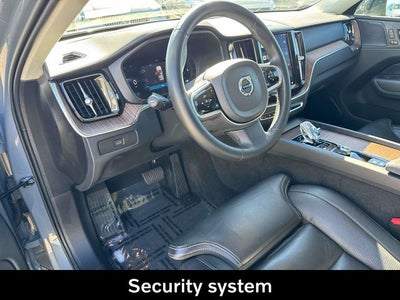 2023 Volvo XC60 B5 Ultimate Dark Theme