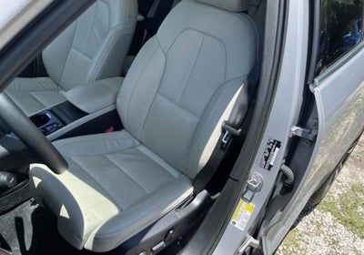 2023 Volvo XC40 B5 Plus Bright Theme
