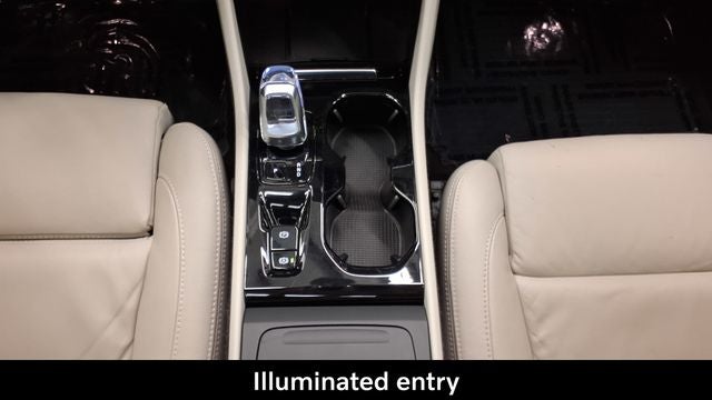 2023 Volvo XC40 B5 Plus Bright Theme