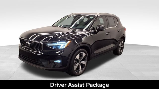 2023 Volvo XC40 B5 Plus Bright Theme
