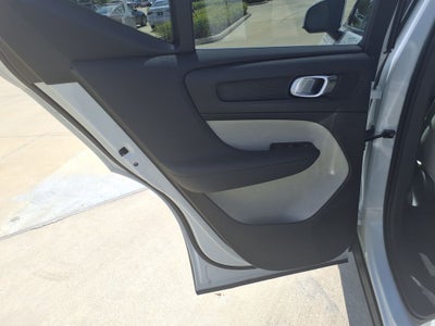 2024 Volvo XC40 B5 Plus Bright Theme