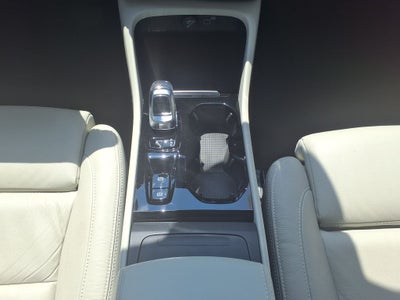 2024 Volvo XC40 B5 Plus Bright Theme