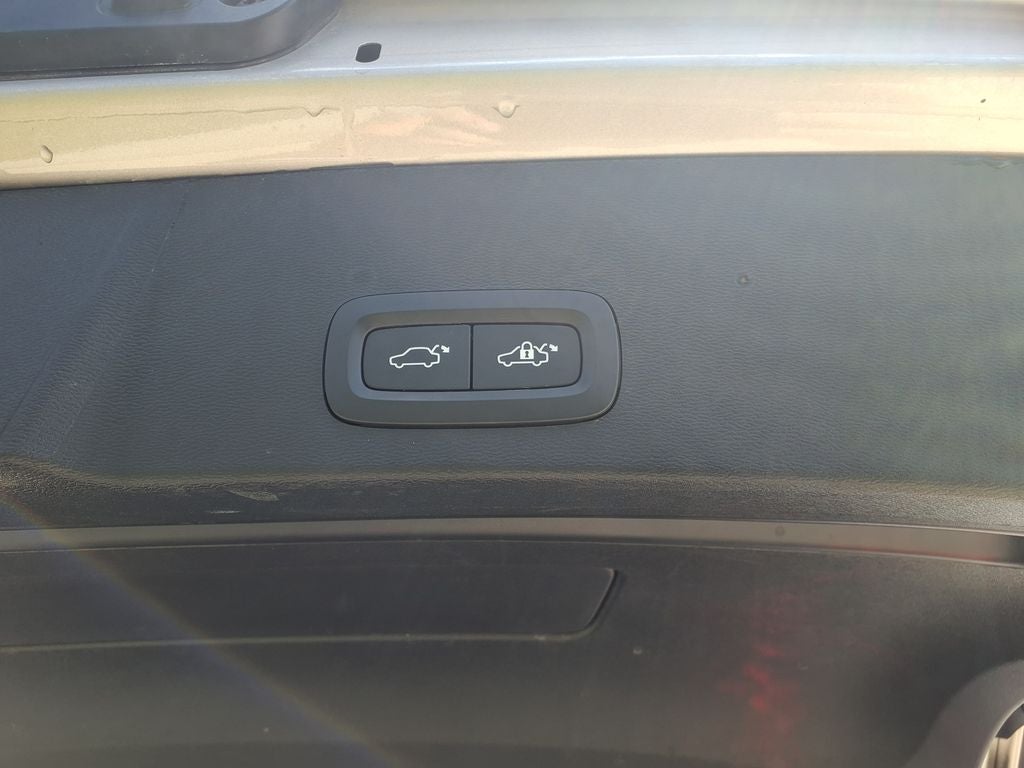 2023 Volvo XC40 B5 Plus Bright Theme