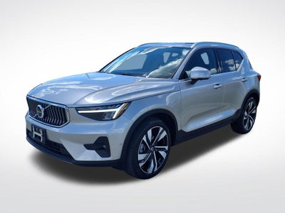 2023 Volvo XC40 B5 Plus Bright Theme