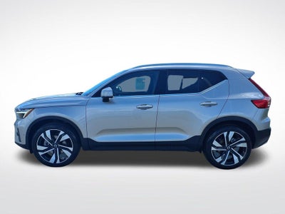 2023 Volvo XC40 B5 Plus Bright Theme