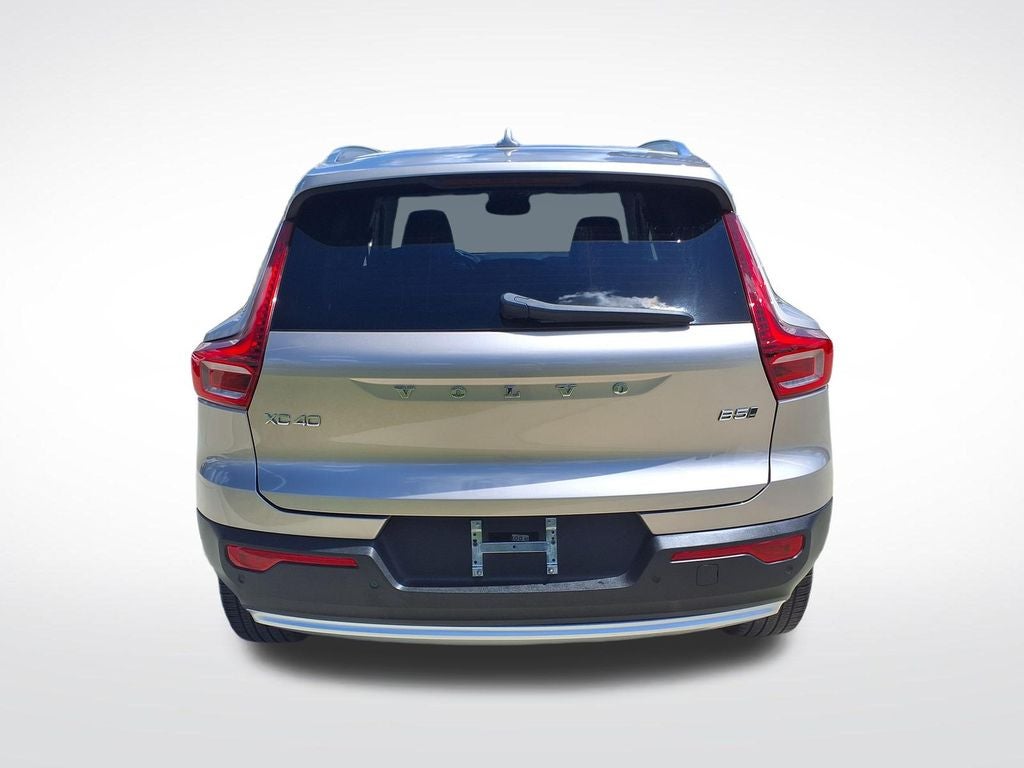 2023 Volvo XC40 B5 Plus Bright Theme