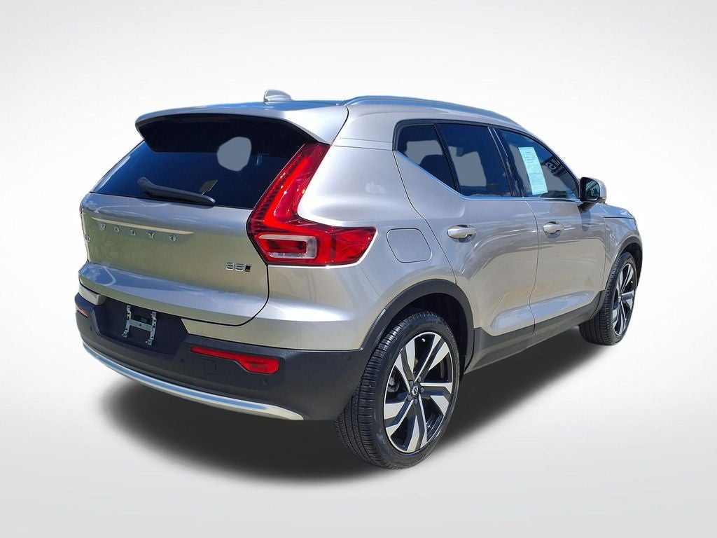2023 Volvo XC40 B5 Plus Bright Theme