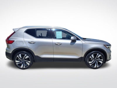 2023 Volvo XC40 B5 Plus Bright Theme