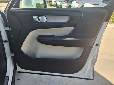 2023 Volvo XC40 B5 Plus Bright Theme