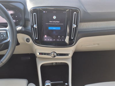2023 Volvo XC40 B5 Plus Bright Theme
