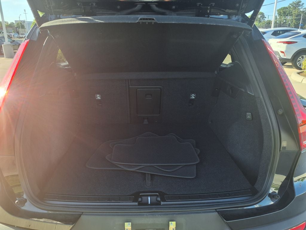 2023 Volvo XC40 B5 Plus Dark Theme