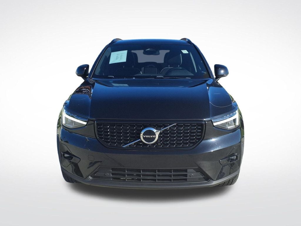 2023 Volvo XC40 B5 Plus Dark Theme