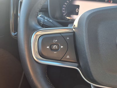 2023 Volvo XC40 B5 Plus Dark Theme