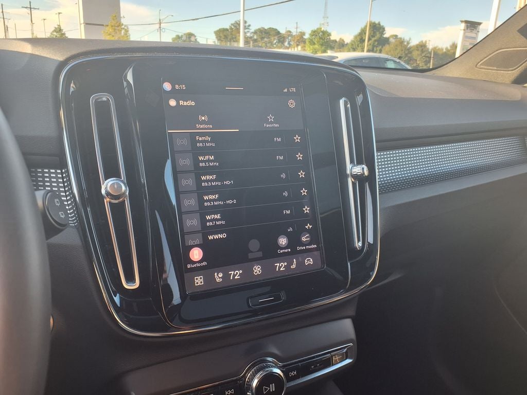 2023 Volvo XC40 B5 Plus Dark Theme