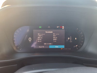 2023 Volvo XC40 B5 Plus Dark Theme