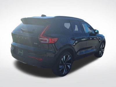 2023 Volvo XC40 B5 Plus Dark Theme
