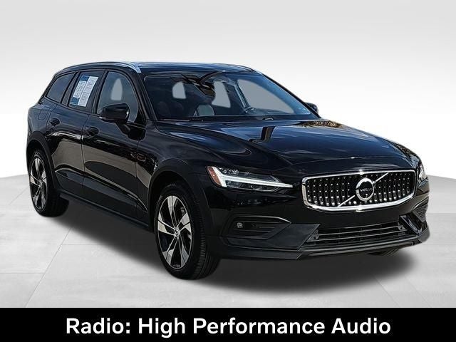 2025 Volvo V60 Cross Country B5 Plus