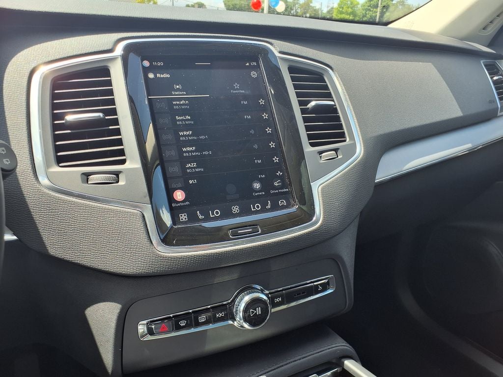 2025 Volvo XC90 B5 Core