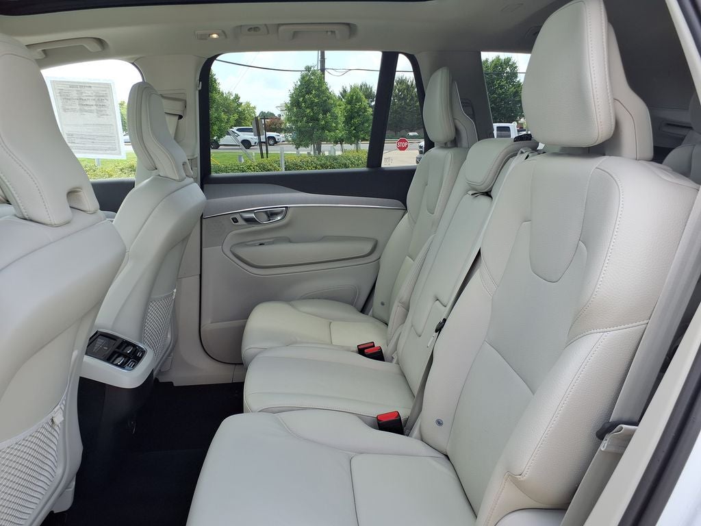 2025 Volvo XC90 B5 Core
