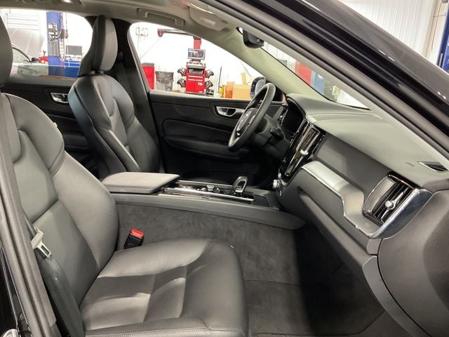 2025 Volvo XC60 B5 Core