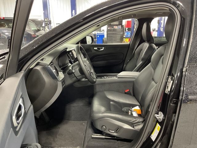 2025 Volvo XC60 B5 Core