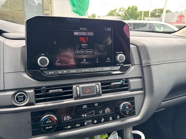 2023 Nissan Pathfinder S