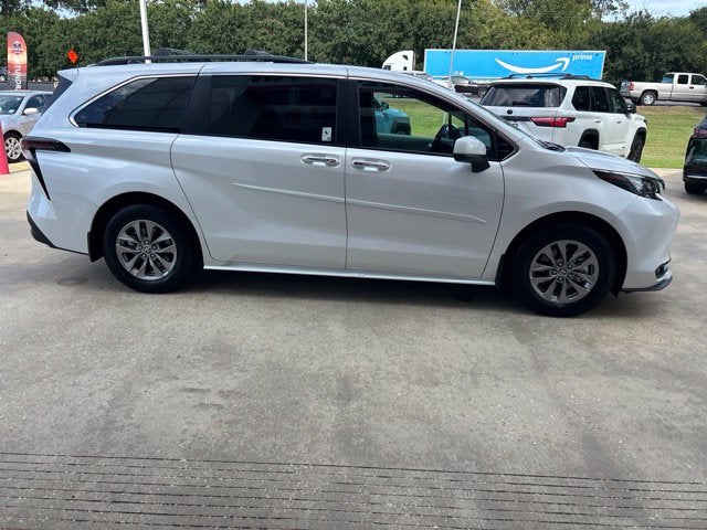 2026 Toyota Sienna XLE 8 Passenger